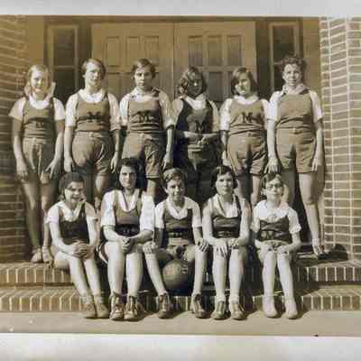Montauk Girls Basketball Team, 1930–1931 | Bob Byrnes Collection, Montauk Library Archives