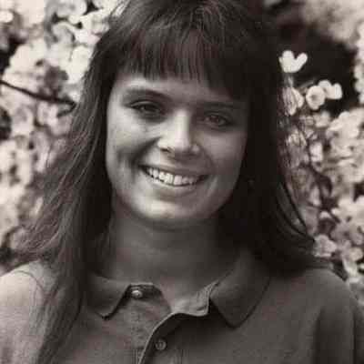 A photo view of Erin French.