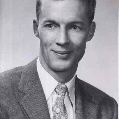 A photo view of Stuart W. MacKinnon.