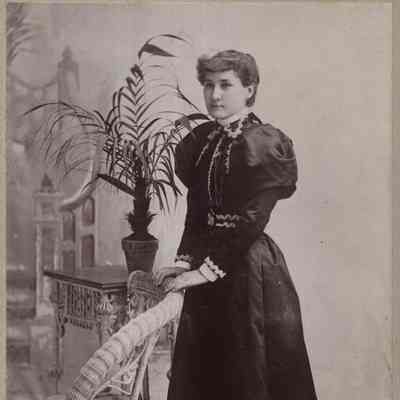 A photo of a woman.