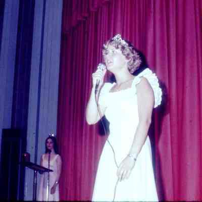 Unknown Teen Queen
