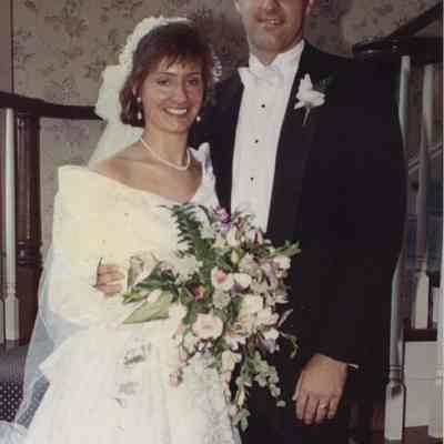 A photo view of Jane & Jay Petersen.
