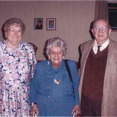 Leona Gordon and an unidentified couple.