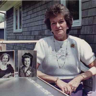 A photo view of Barbara Longley.