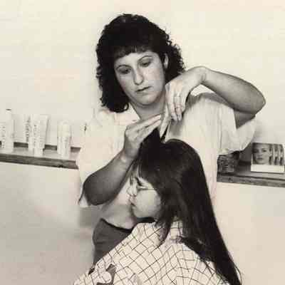 A photo view of Judy Hitchcock and daughter Jessica.