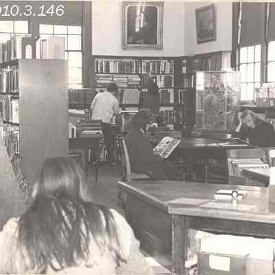 Interior of Curtis Memorial Library