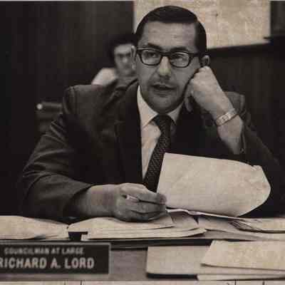 A photo view of Richard Lord.