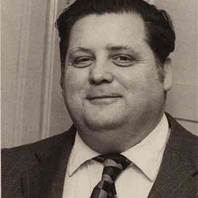 A photo view of Arthur Veno.