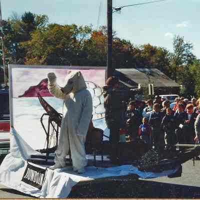 A color photograph of the Bowdoin College float in the 20th Anniversary Parade.