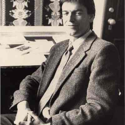 A photo view of Robert Stuart.