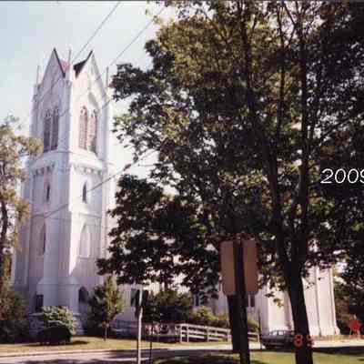 A photo of the First Parish Church.