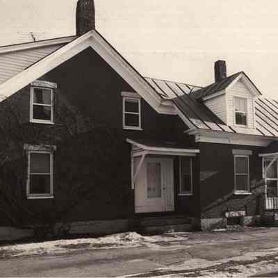 A photo view of a Dunning Street house. 1/16/1992.