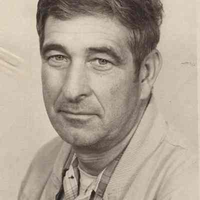 A photo view of Clifford Card.