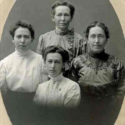Laura Marriner (Mrs. William R.), Harriet, Anna and Grace Woodside.