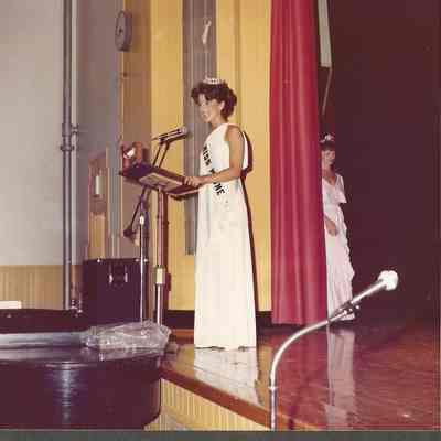 Miss Maine Valorie Crooker addressing the audience