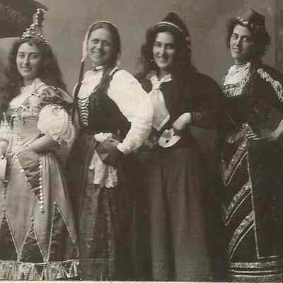 Hattie Parsons, Lou Randall, Daisy Parsons and Florence Hunt