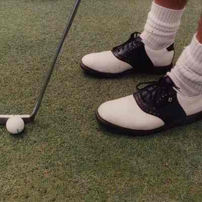 A photo view of putting a golf ball. 8/14/1989.