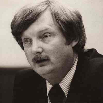 A photo view of David Huntington.