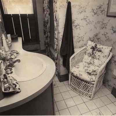 A photo view of the Ring house bathroom. 1/17/1992.