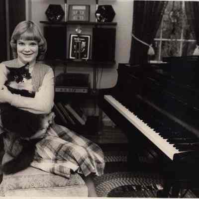 A photo view of Lisa Boucher. 11/30/1981.