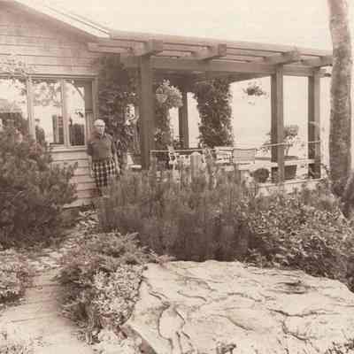 A photo view of Alfred Senter.