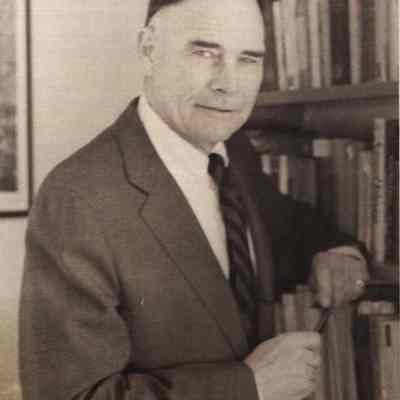 A photo view of Prof. A. Leroy Greason, Jr.