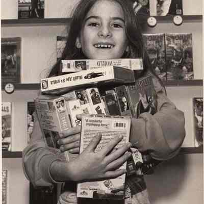 A photo view of Anya Davidson.