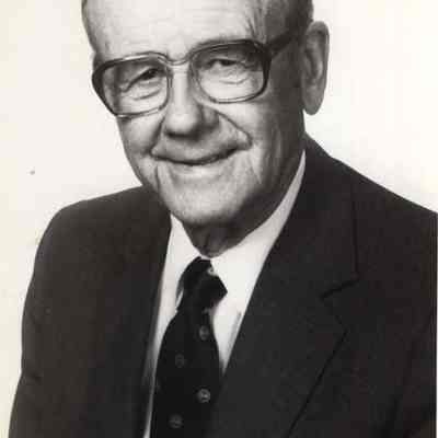 A photo view of Robert C. Porter. 5/16/1986.