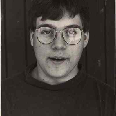 A photo view of Alan Sweeney.