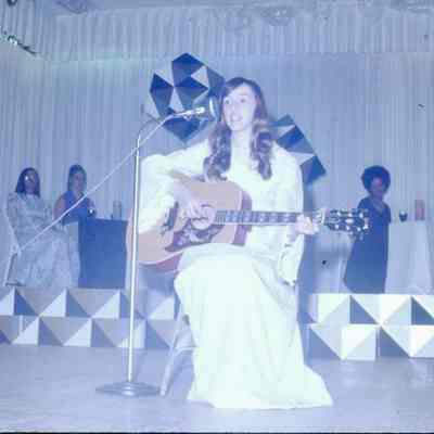 Unknown Teen Queen Contestant