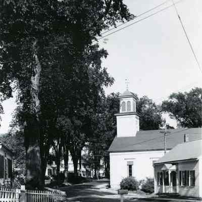 A photo of the corner of Elm Green Streets picturing the Old Topsham Meeting House.