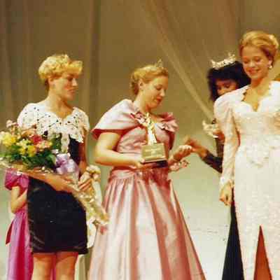 Lisa Kelly ready to be crowned by Katherine Albano.