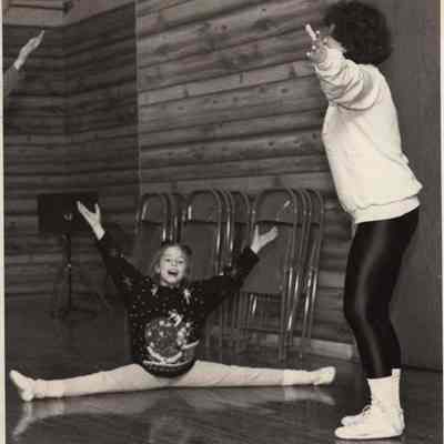 A photo view of L. Tondreau (l) and S. Hinckley. 1/29/1992.