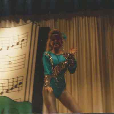 Lisa Kelly contestant number 3, presenting her talent.