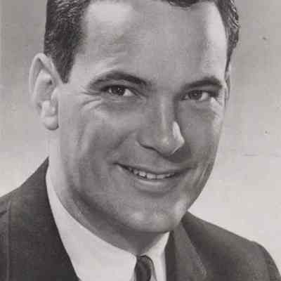 A photo view of Harry Warren.