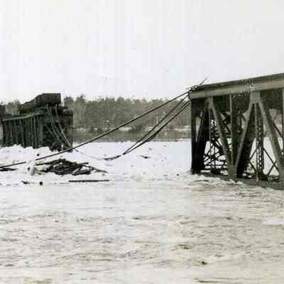 A photo of flood 1936 at the RR Trestle.