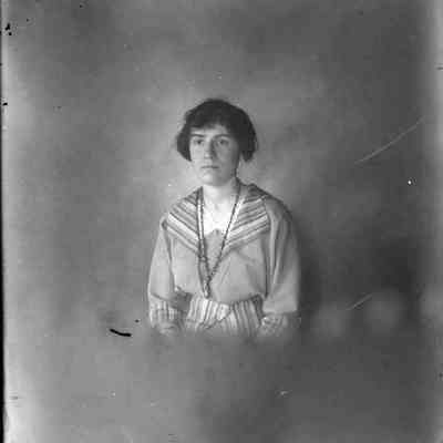 An unidentified woman.