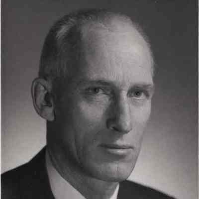 A photo view of Donald Bell.