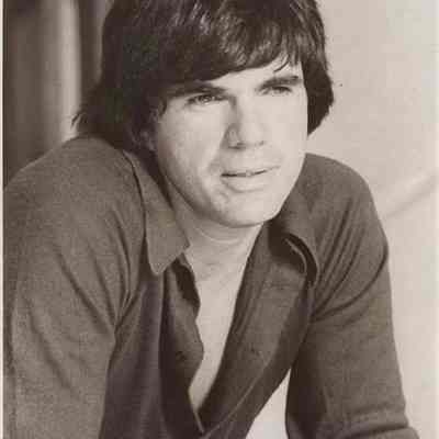 A photo view of Michael Kerr.