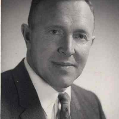 A photo view of George Millay.