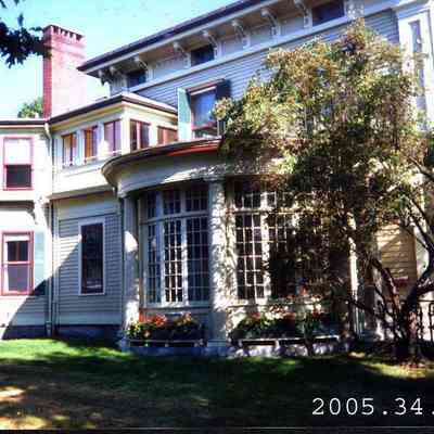 Side view of 157 Park Row.