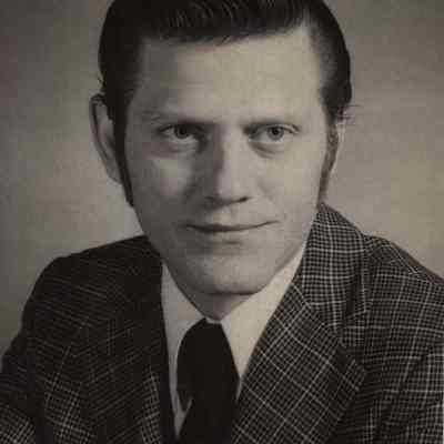 A photo view of Robert Westlake.