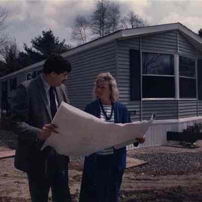 A photo view of Bill Longley and Sherry Davis. 4/17/1989.