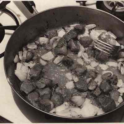 A photo view of saute'ing beef and onions. 11/9/1981.