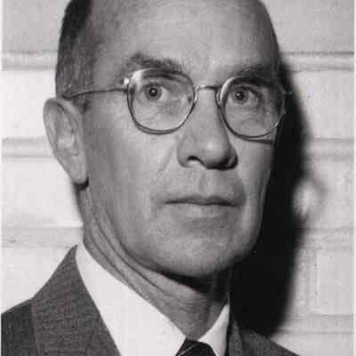 A photo view of Frank Webb.