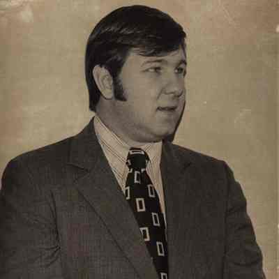 A photo view of Roger Therriault.