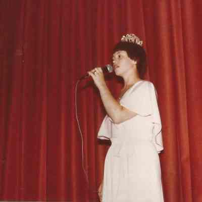 Sharon Hinckley singing two of Streisand's favorite songs