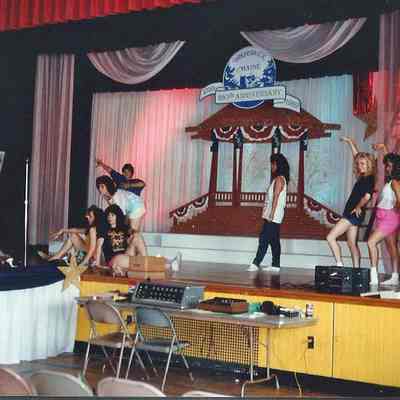 the end pose of the opening number.