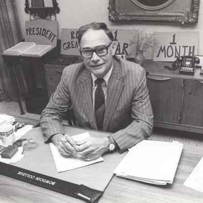 A photo view of A. LeRoy Greason. 8/27/1982.