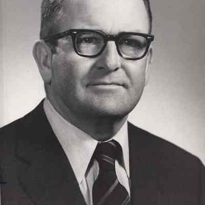 A photo view of Robert Porteous.